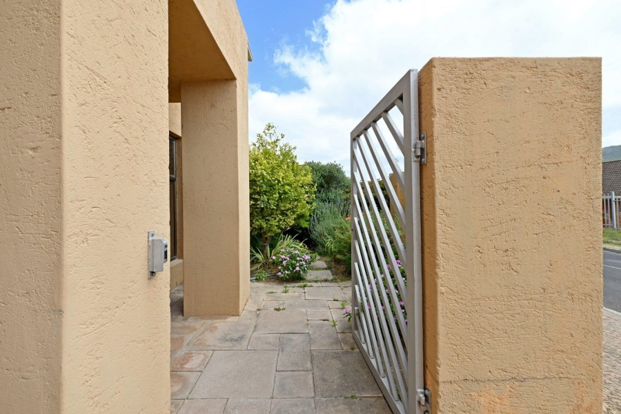 To Let 3 Bedroom Property for Rent in Fish Hoek Western Cape